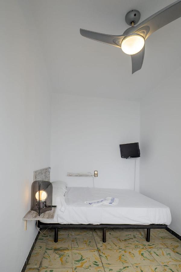L'Hostalet Guesthouse Pineda de Mar Esterno foto